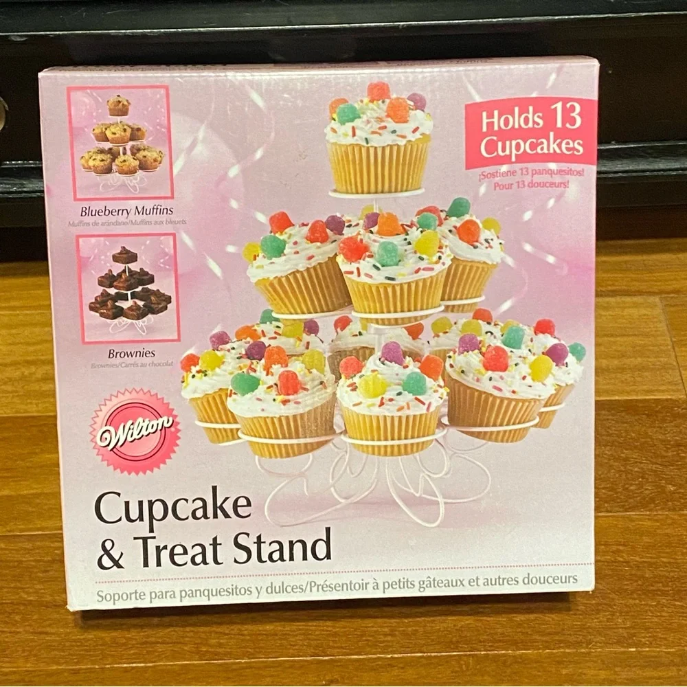 Wilton Cupcakes & Treat Stand